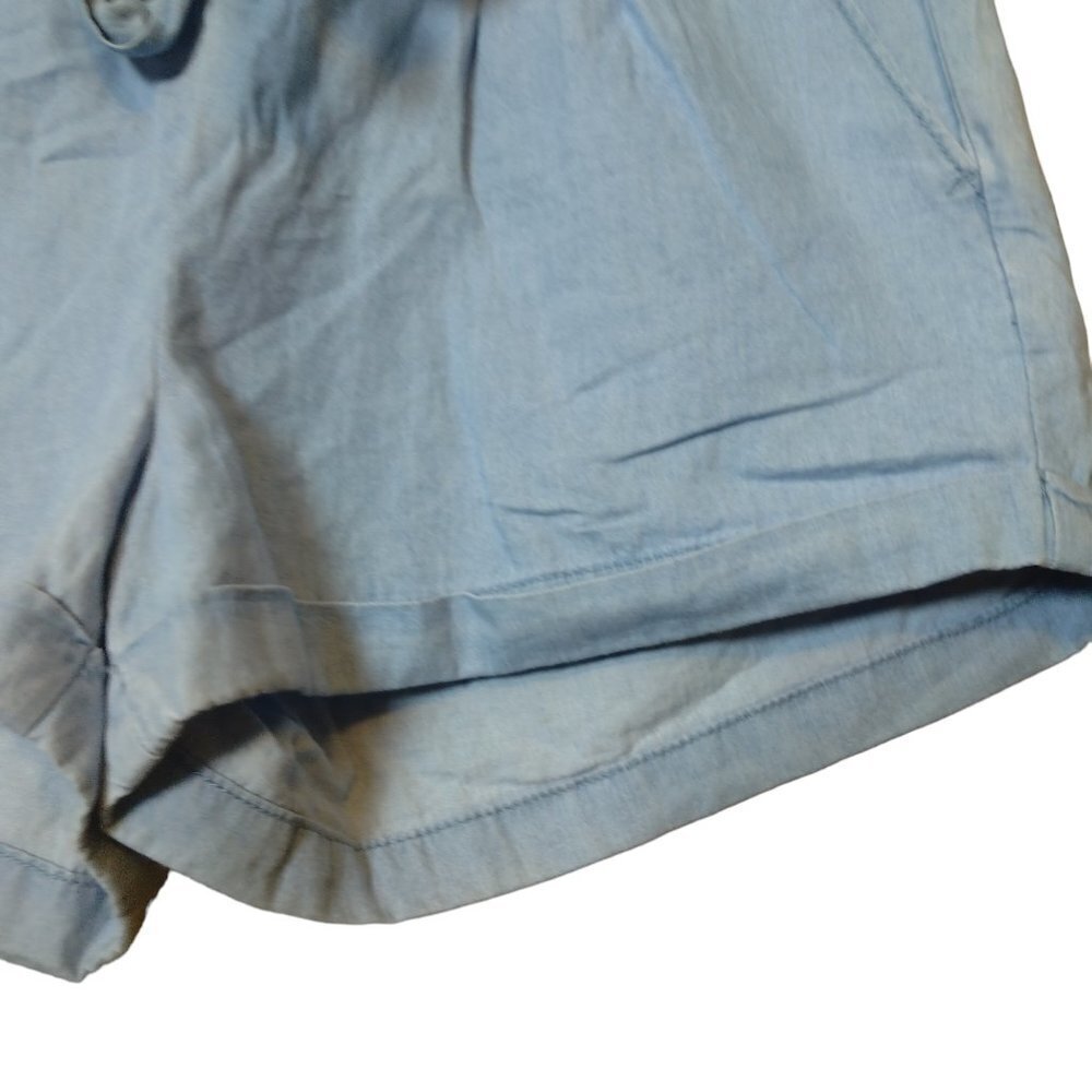 Almost Famous Women's Medium Blue Chambray Paper Bag Waist Shorts New With Tags - Picture 4 of 5